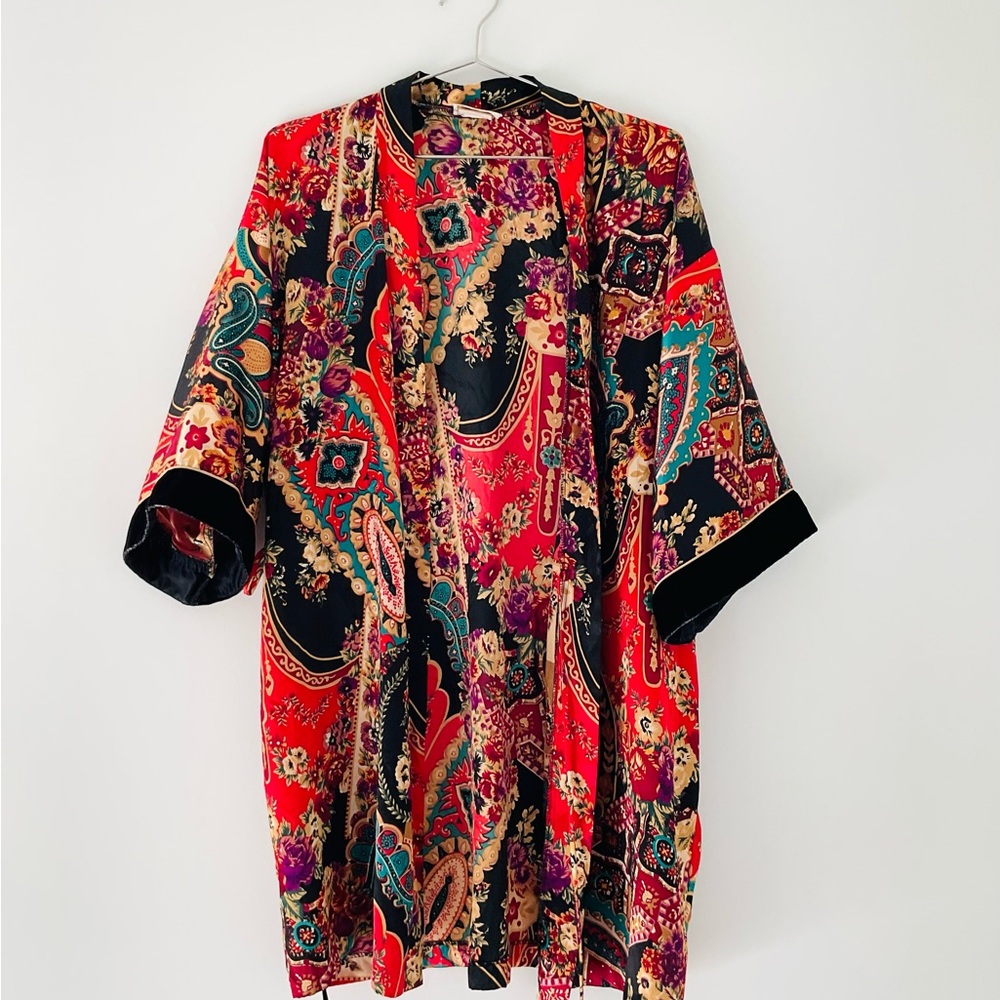 vintage Kimono Style Inner Most paisley robe with velvet trim cuffs Size L-